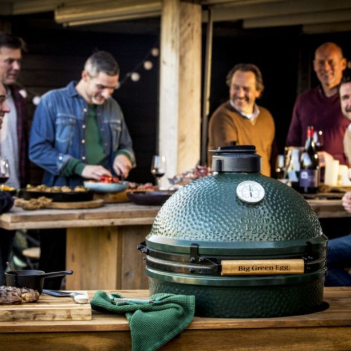 Table Big Green Egg L Eucalyptus sur roulettes