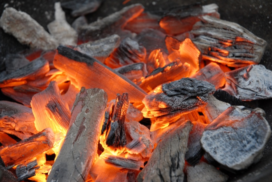 Comment voir quand votre barbecue charbon est prêt à cuire